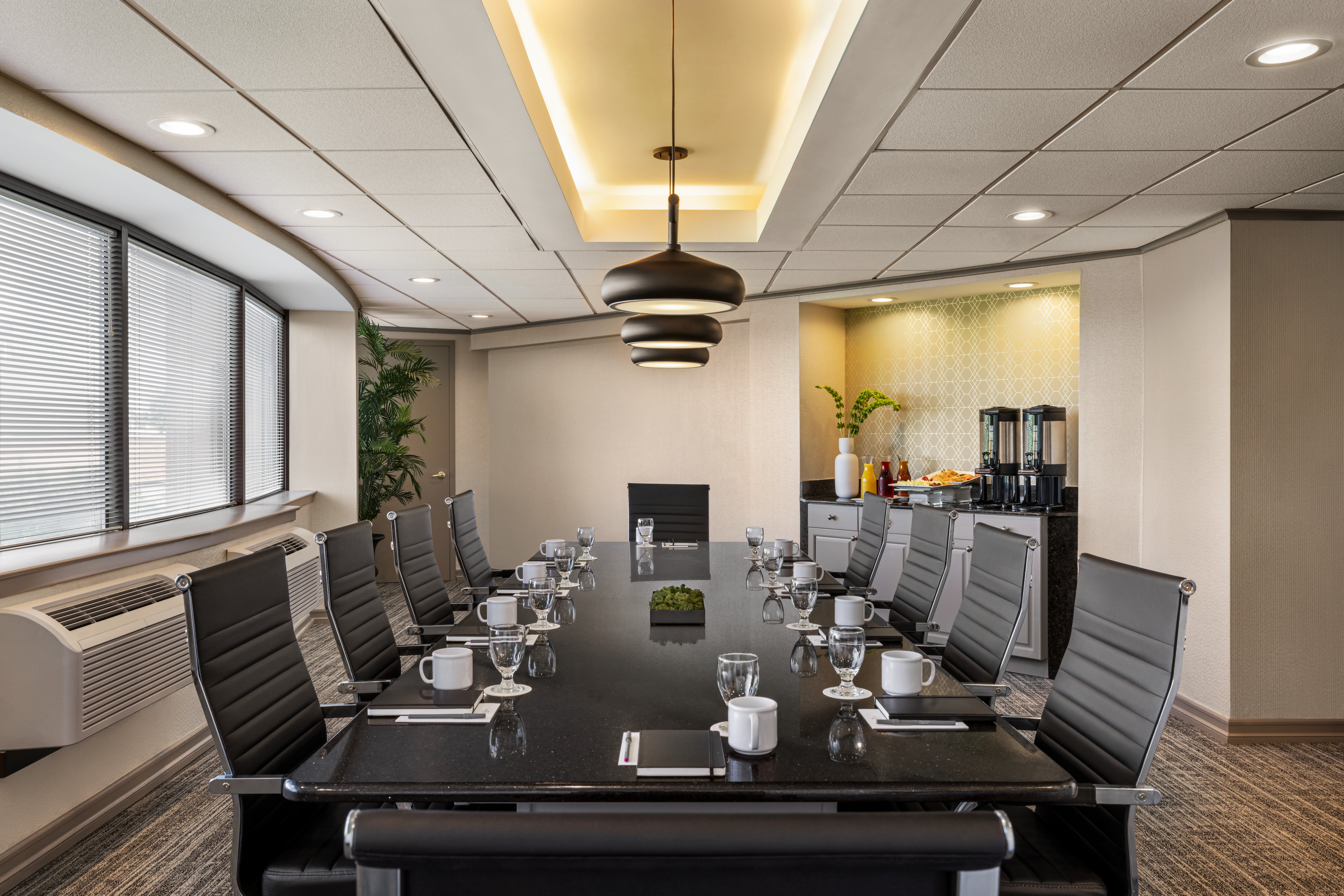 Crowne Plaza Edison 46/51