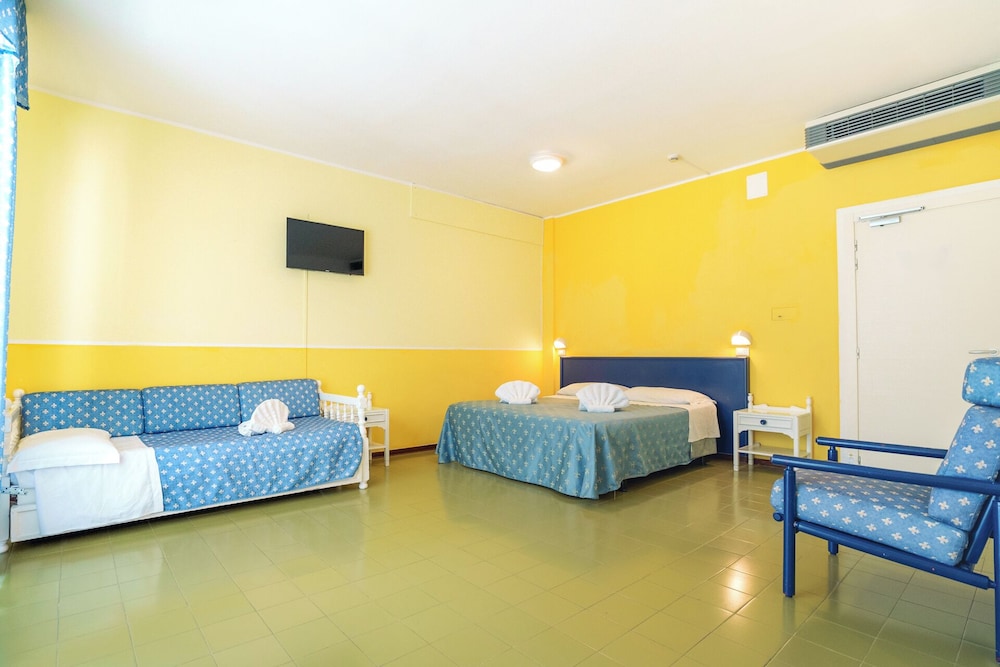 HOTEL ALEXANDER 6/32
