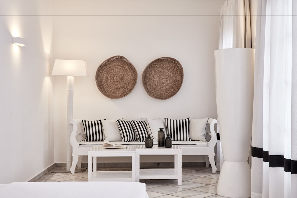 Mr Mrs White Paros 67/76