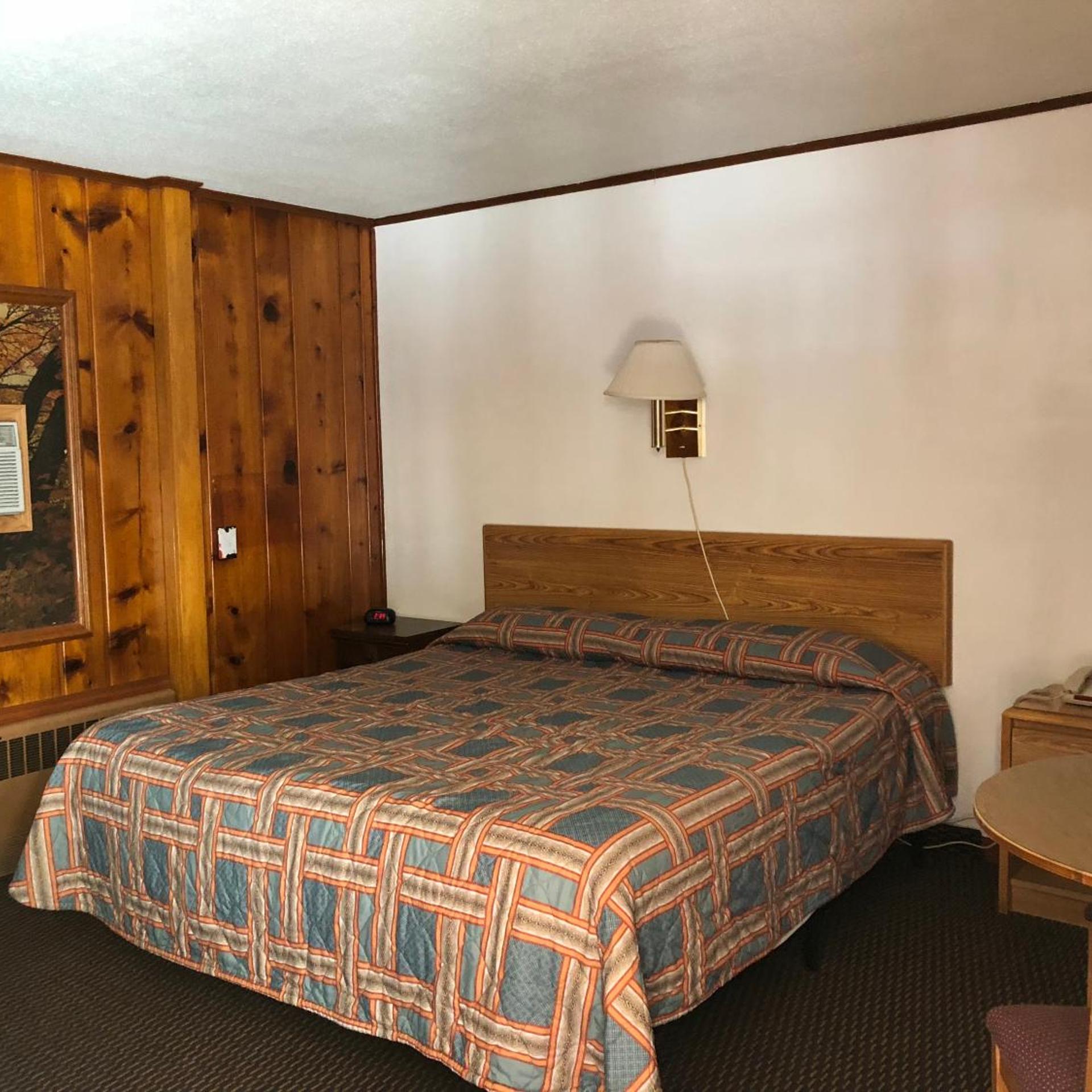 Sun 'n Snow Motel 17/50