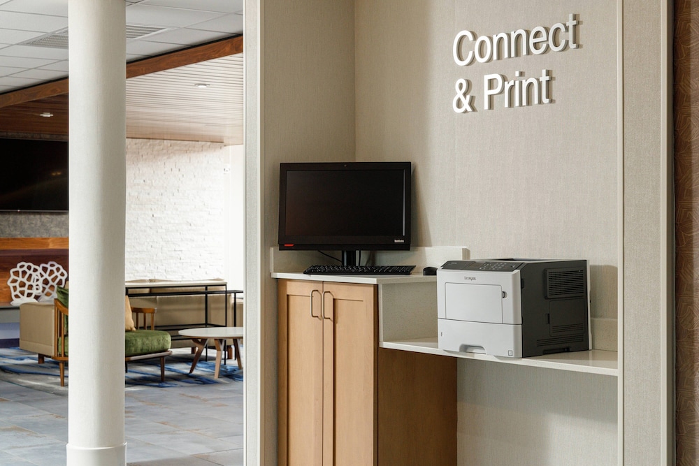 Fairfield Inn Suites Salina 3/40