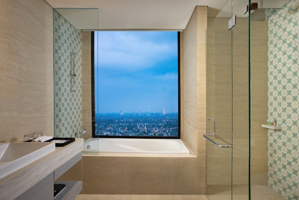 Sunset, Suite, King Bed، Trembesi Hotel BSD 4/4