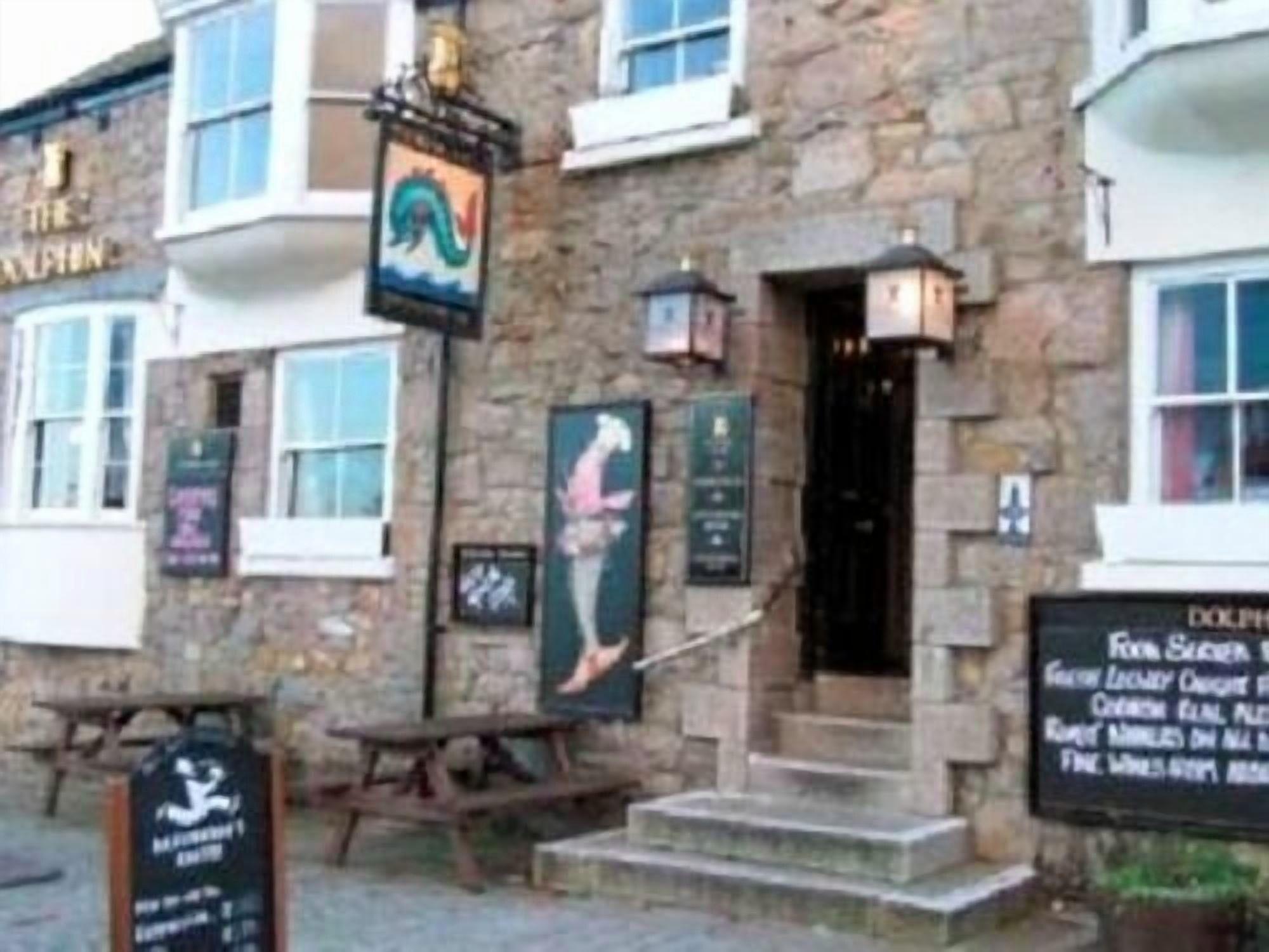 The Dolphin Tavern 17/22