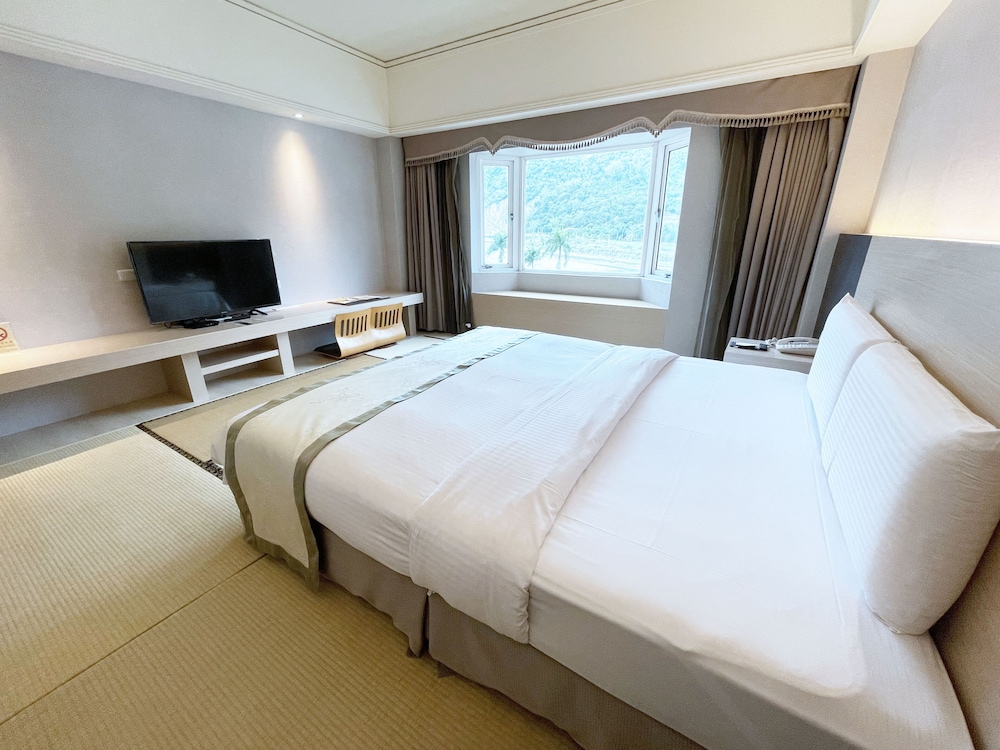 GALLERY, DOUBLE BED