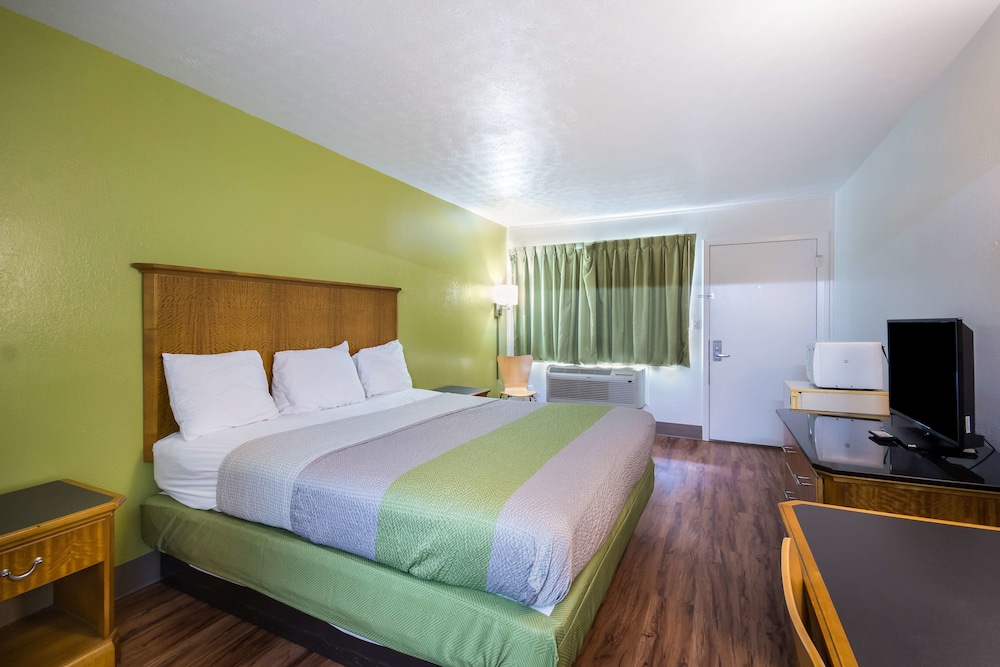Motel6 Parkersburg, WV 14/39