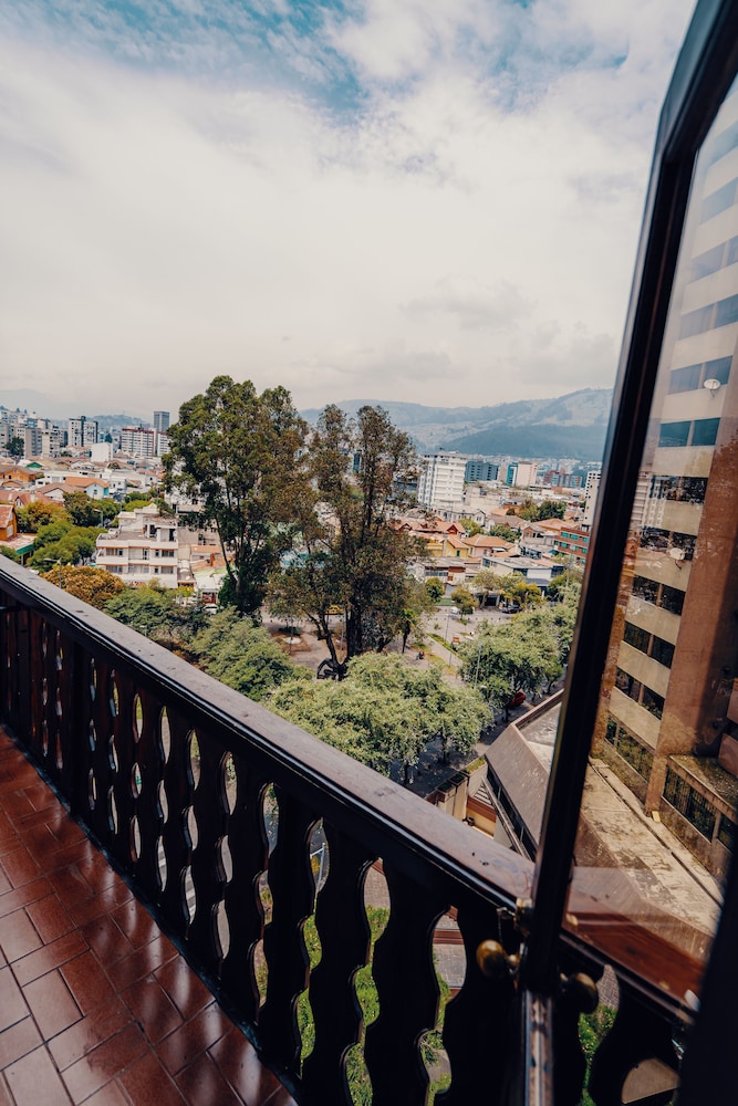 Socialtel Quito Ecuador 55/60