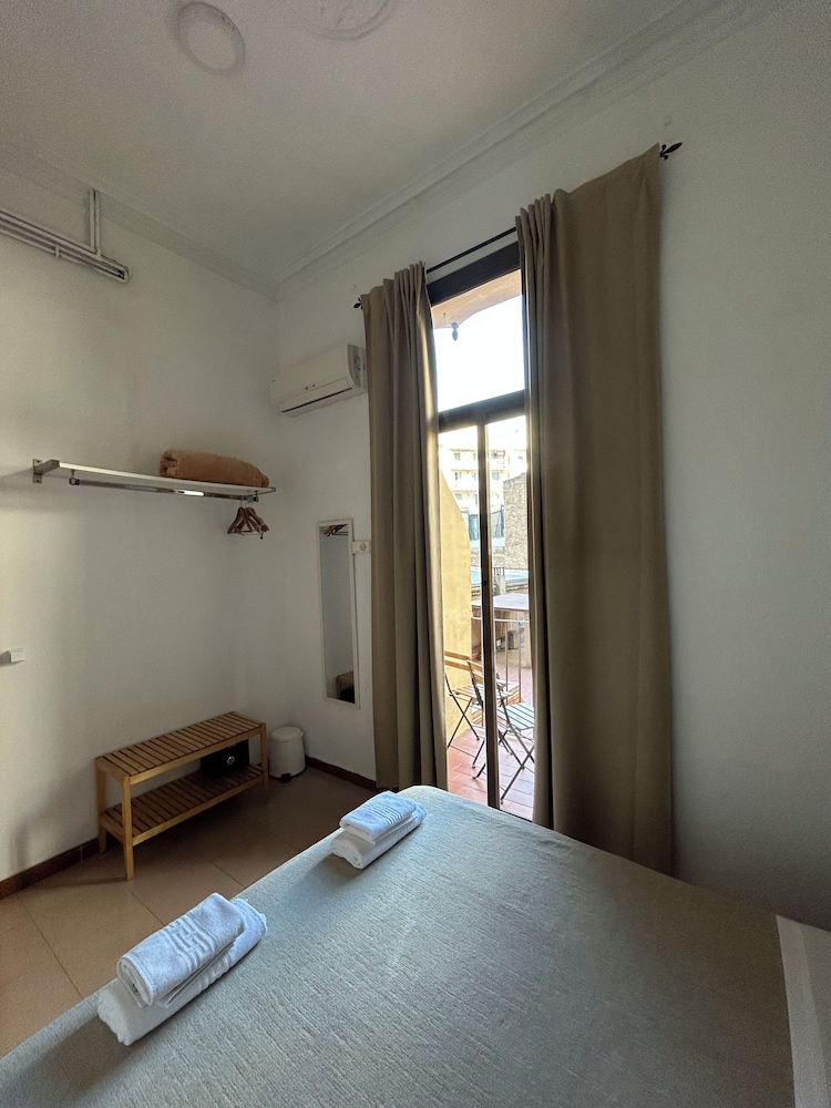 Room, Double or Twin Bed, Shared Bathroom, Hostal Delfos 2/10
