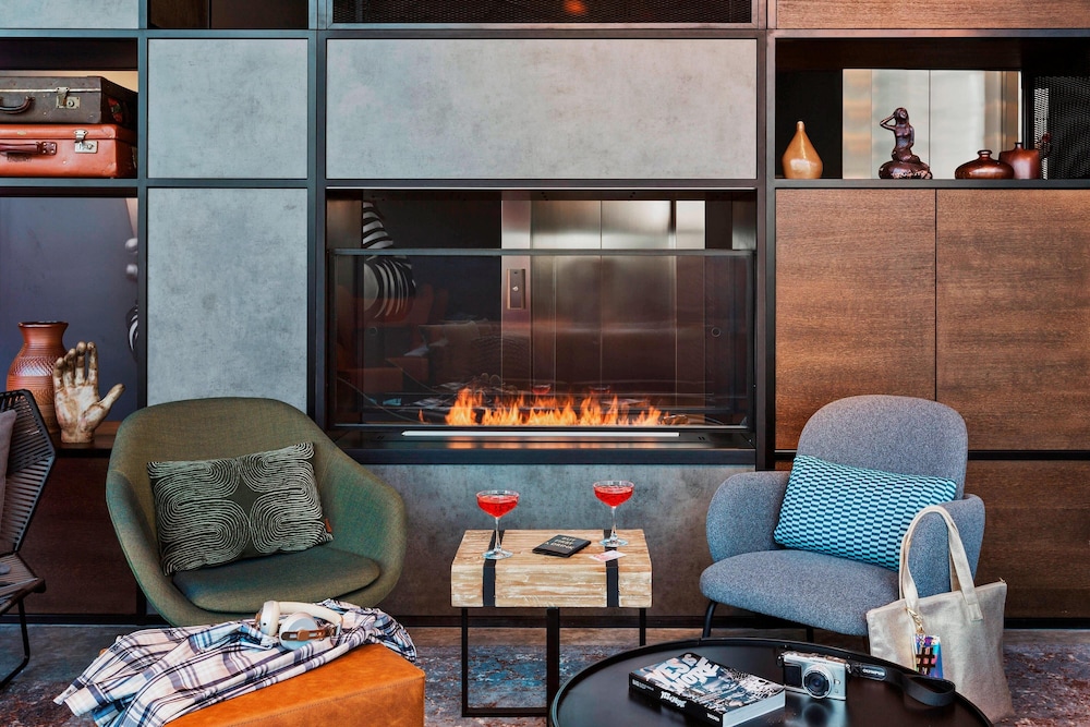 Moxy Copenhagen Sydhavnen 7/56