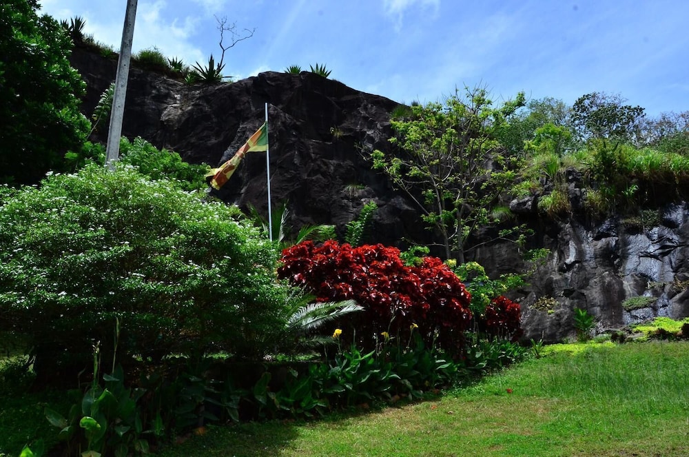 Deer Point Hotel Kandy 34/41