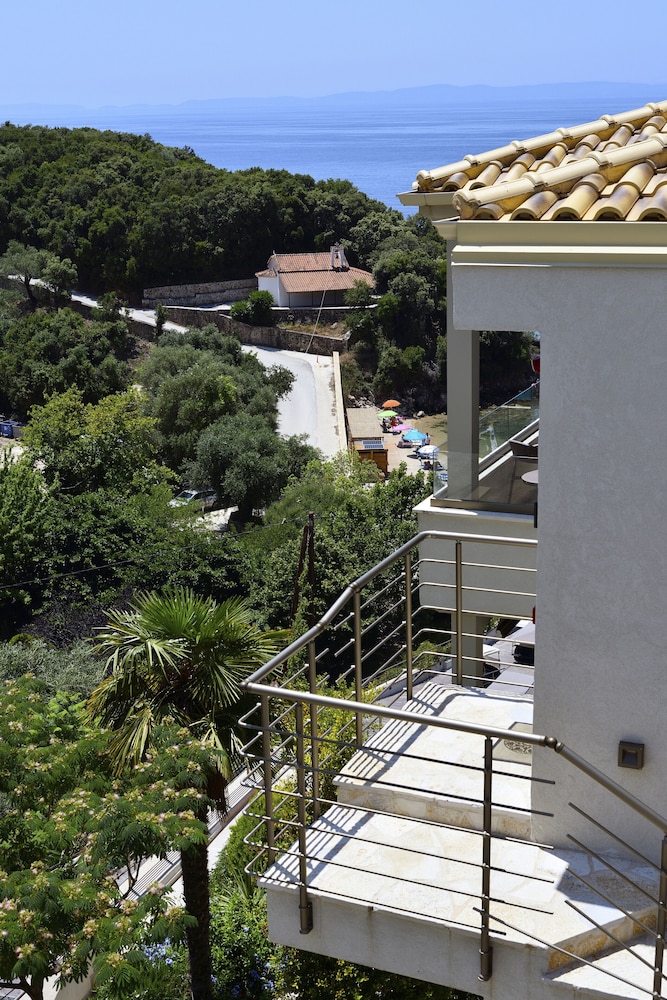 Prima Vista Beachfront Boutique Hotel 42/60