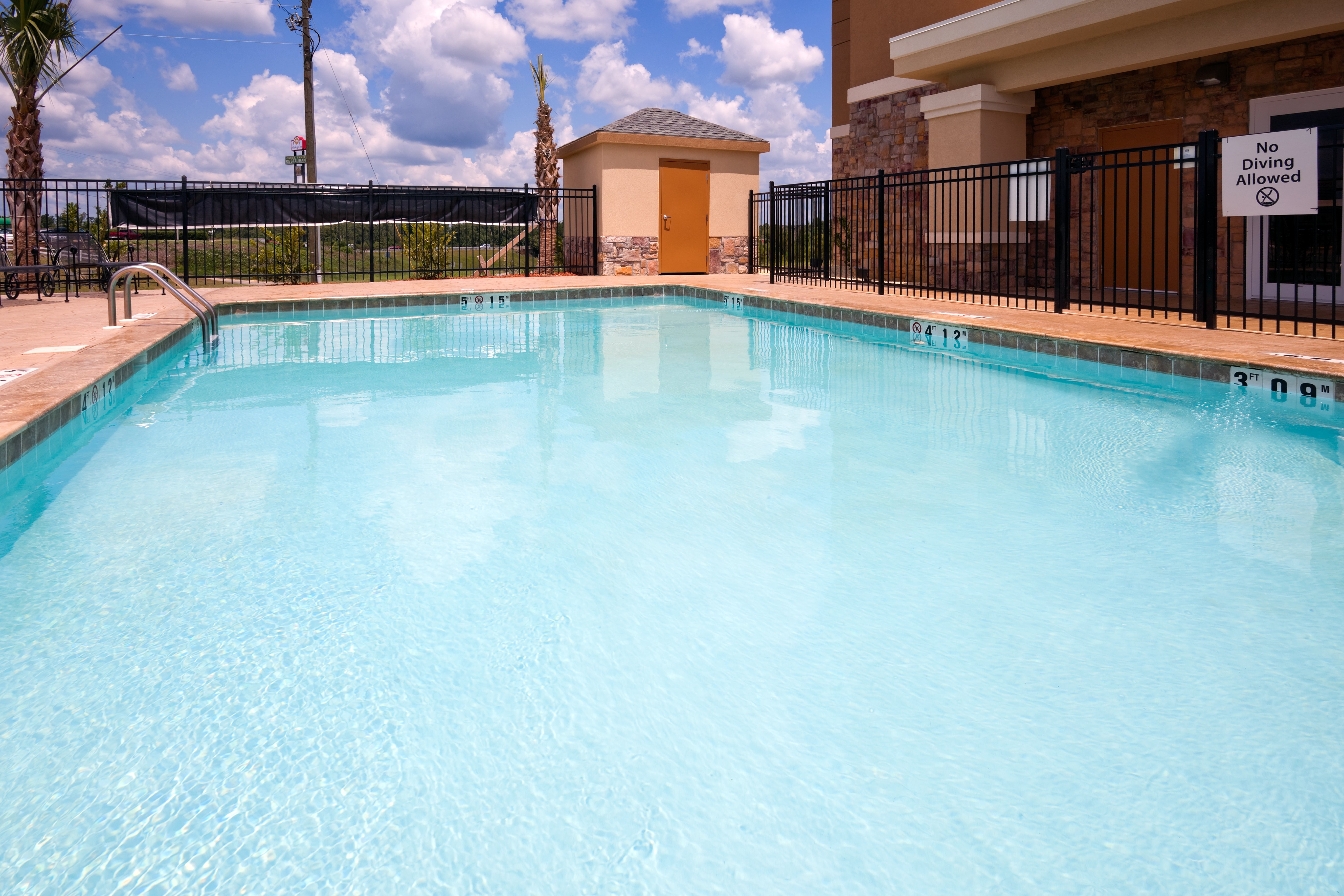 Holiday Inn Express Suites Atmore North 29/48