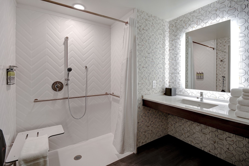 Holiday Inn Erie 14/64