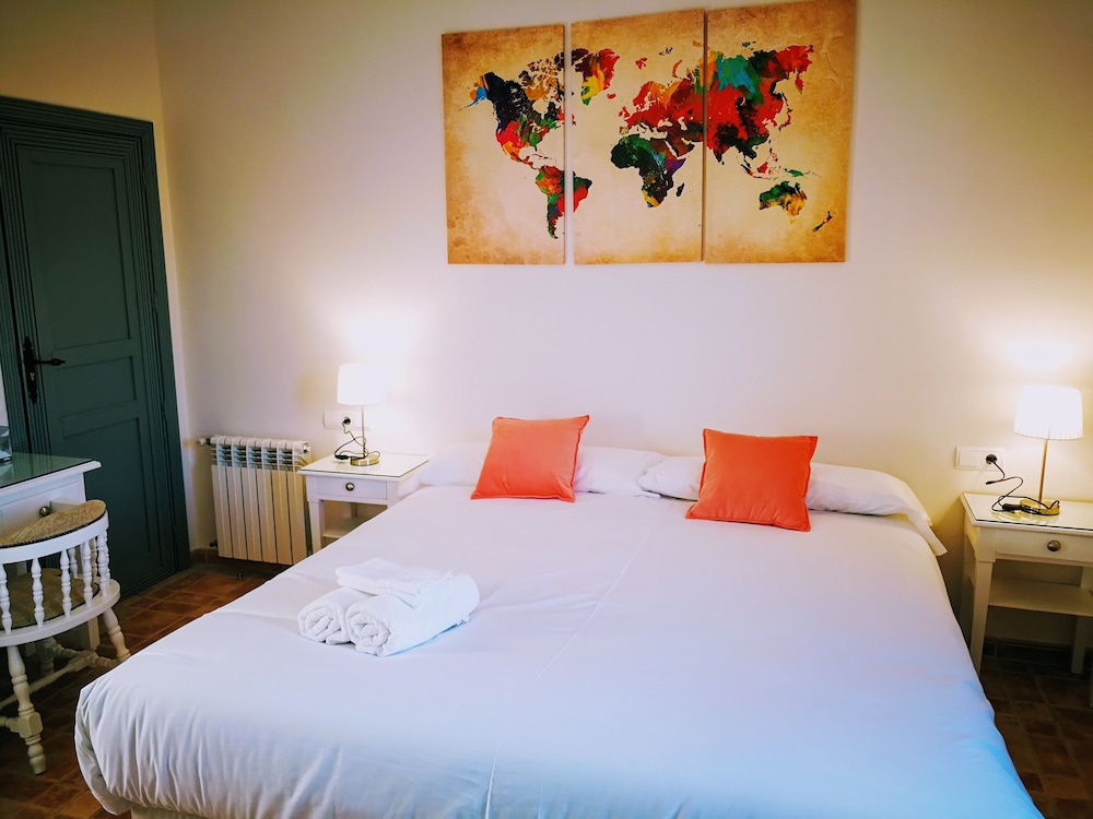 DELUXE, DOUBLE BED