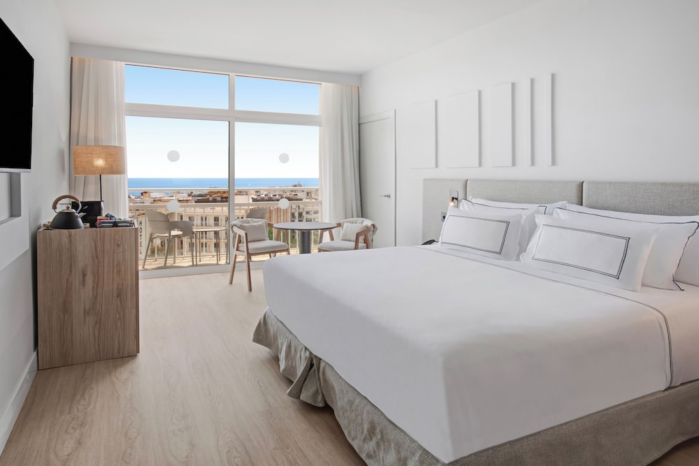 Supreme, Twin Beds, Sea View، Melia Lloret De Mar 2/4