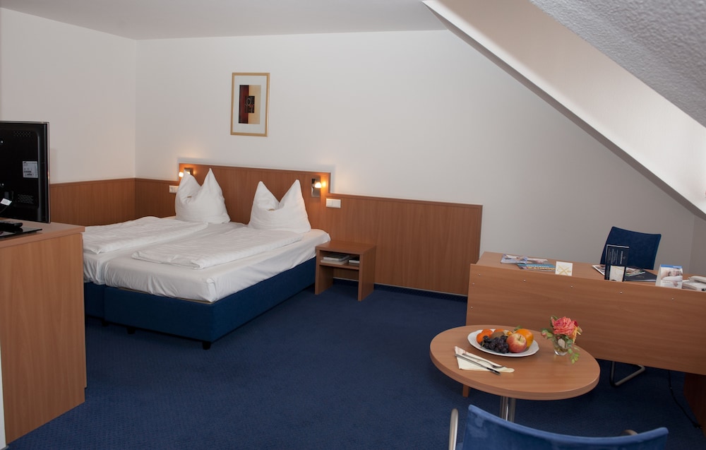 Hotel & Restaurant Goldener Pflug 30/77