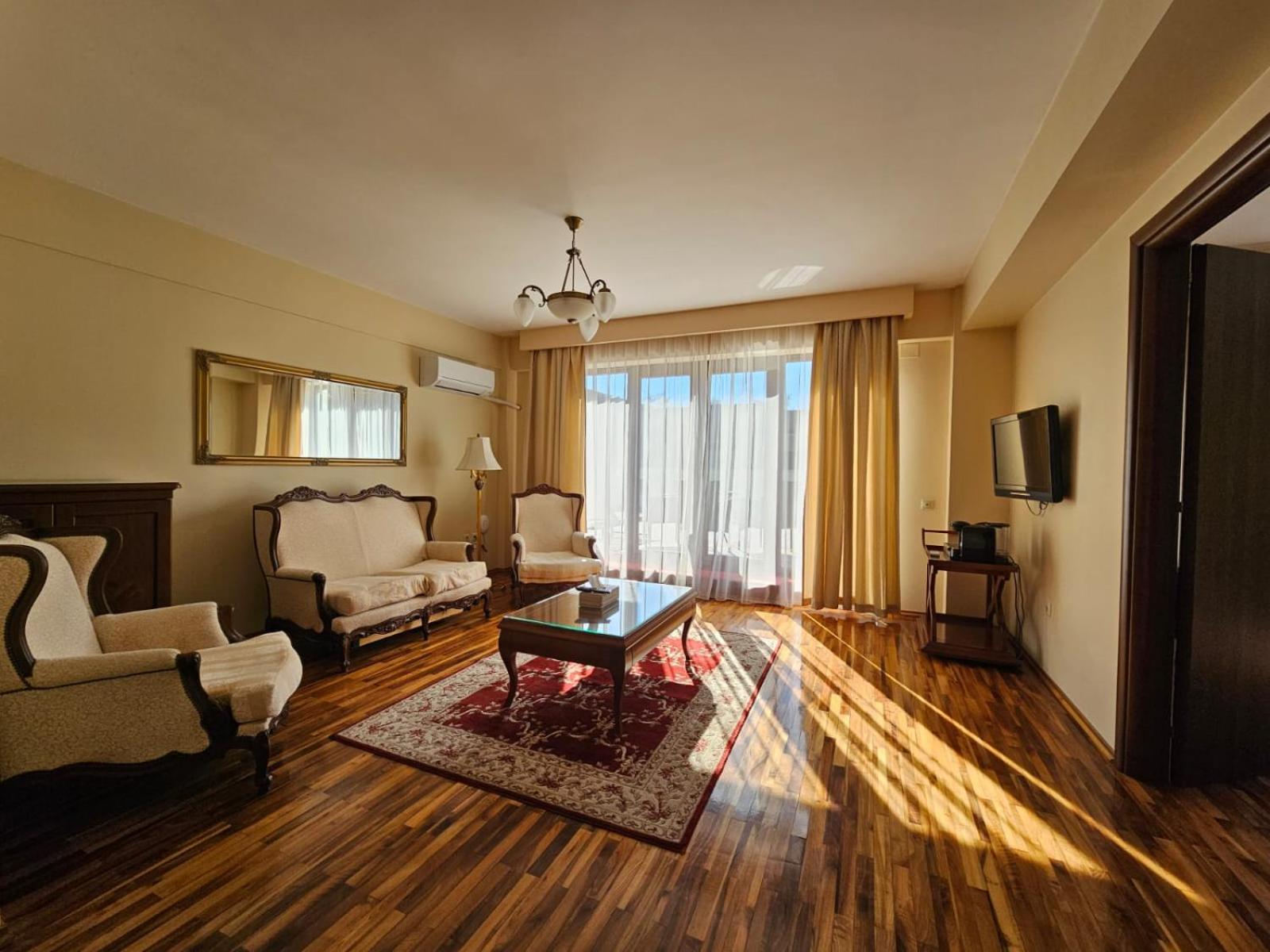 Elite Hotel 31/46
