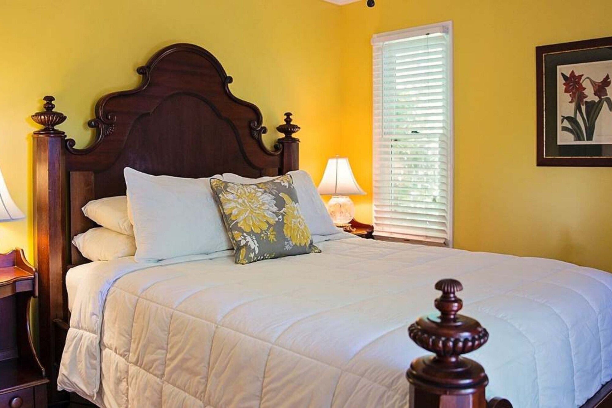 Courtyard, Studio, Queen Bed