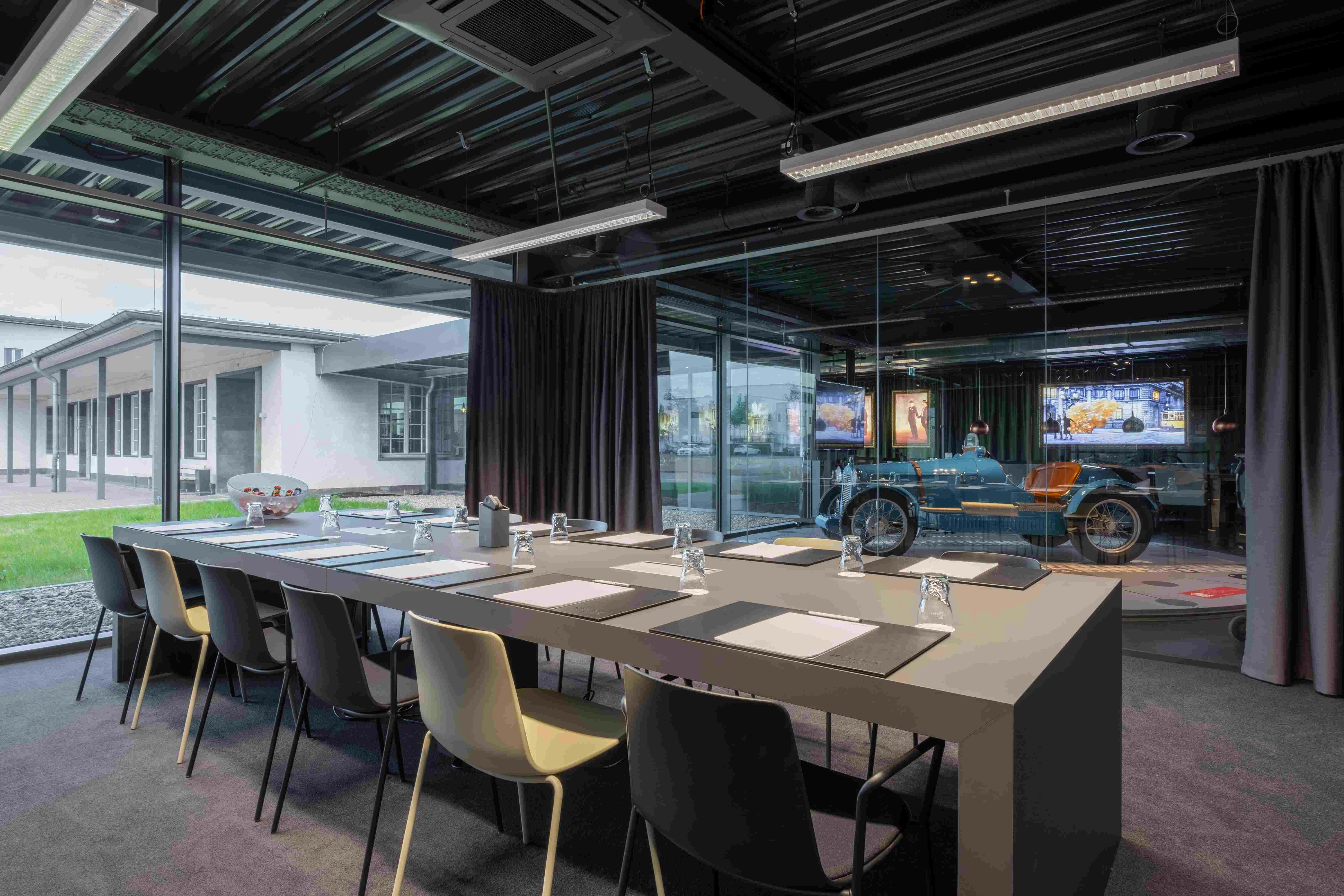 V8 Hotel Koln @ Motorworld 27/34