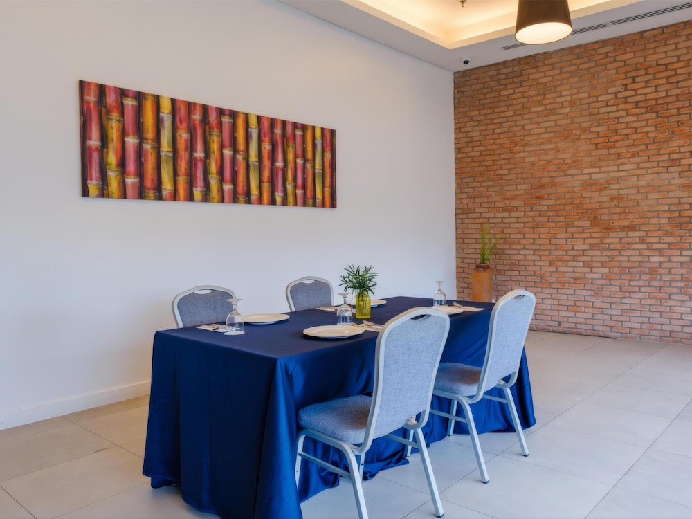 Park Inn By Radisson Bacolod 10/60