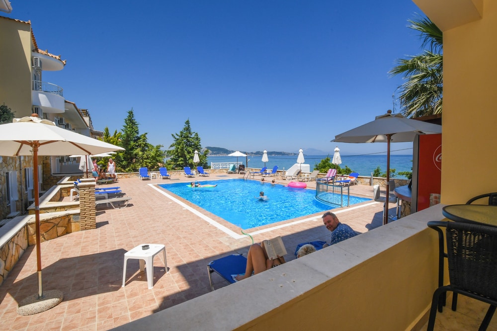 Nefeli Beach 39/44