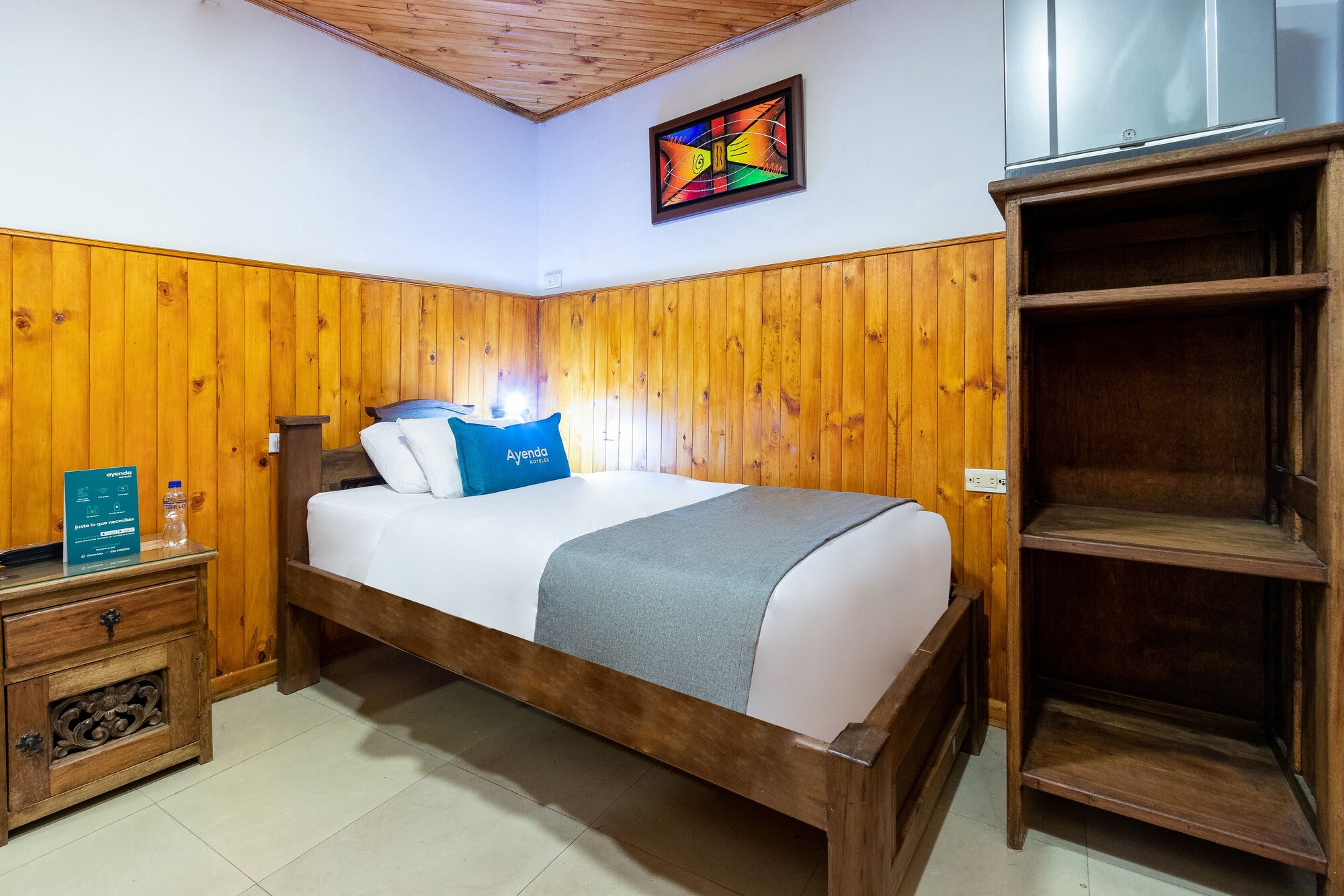 ROOM, SINGLE
