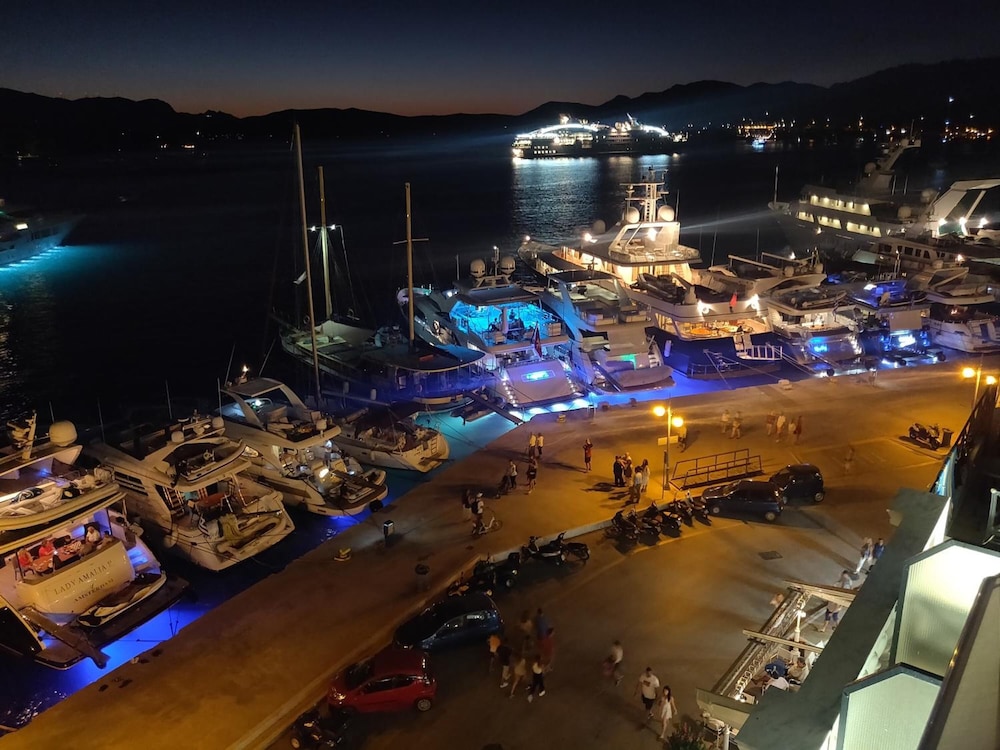 Hotel Manessi 20/62