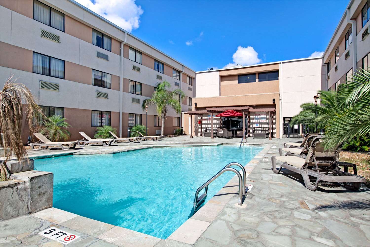 Red Lion Inn & Suites Houston IAH Airport 14/16