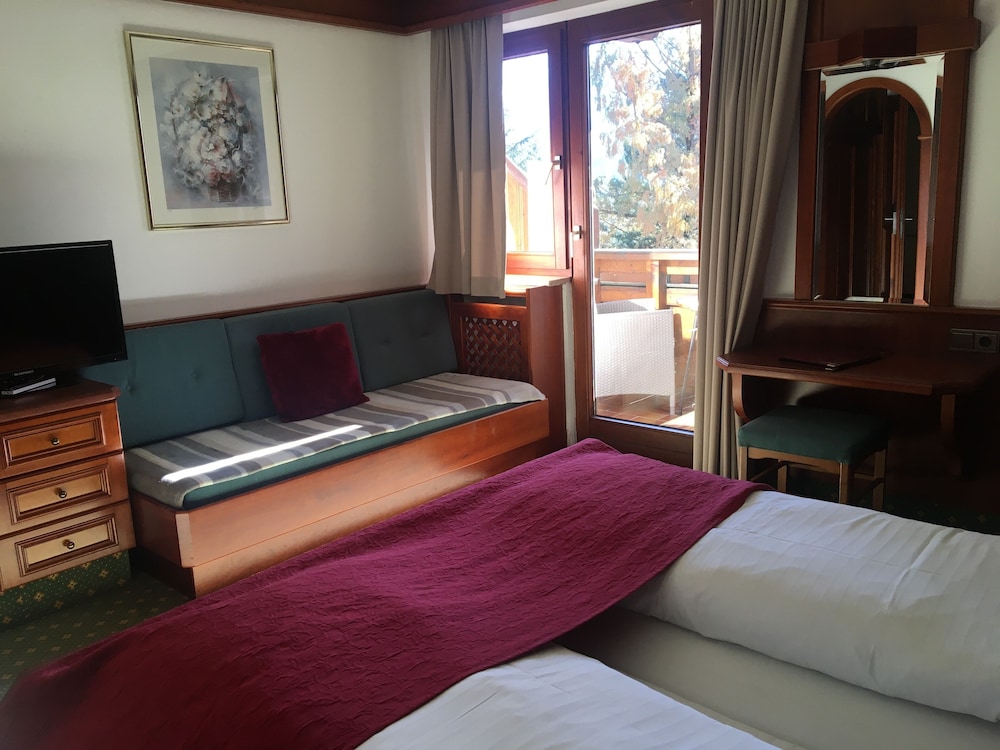 Tyrolis Hotel 13/69