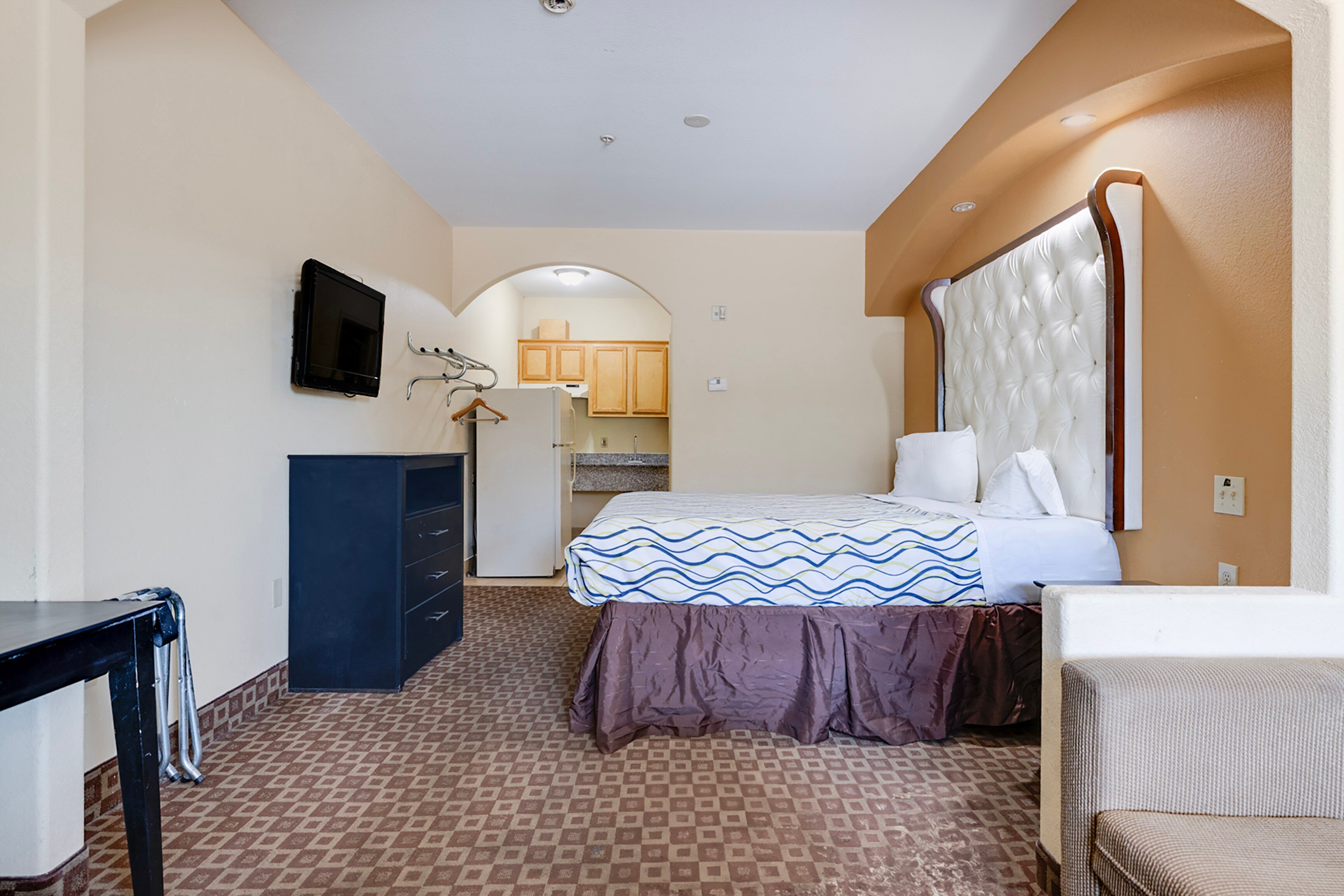 Capital O Deluxe Inn Channelview Houston I-10 33/58
