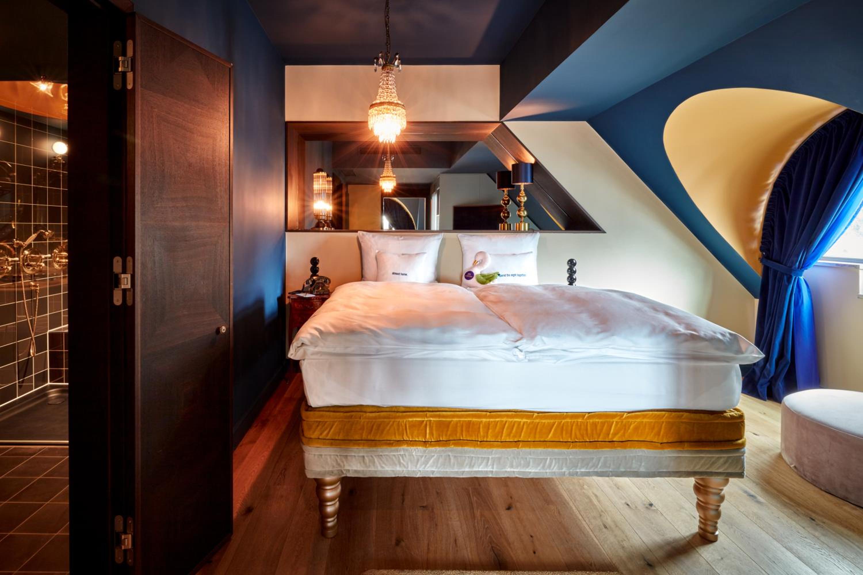 Peacock, Suite