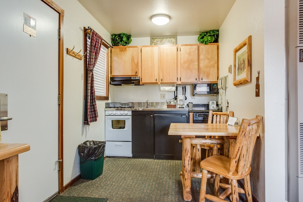 Franciscan Lakeside Lodge 44/73