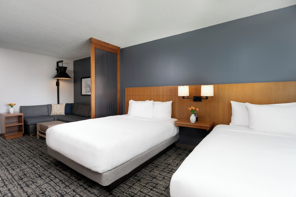 Hyatt Place Manati 24/67