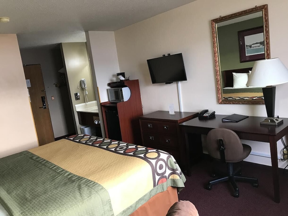 Heartland Hotel And Suites 26/62