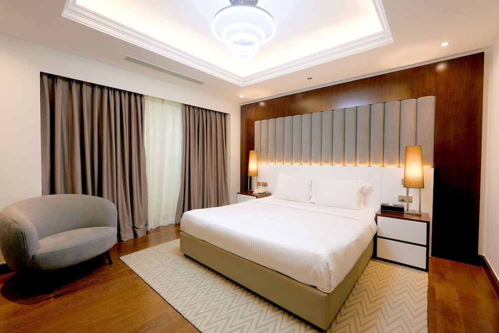 شقة بسرير كينج وسرير فردي بغرفتي نوم، Number One Tower Suites 2/4