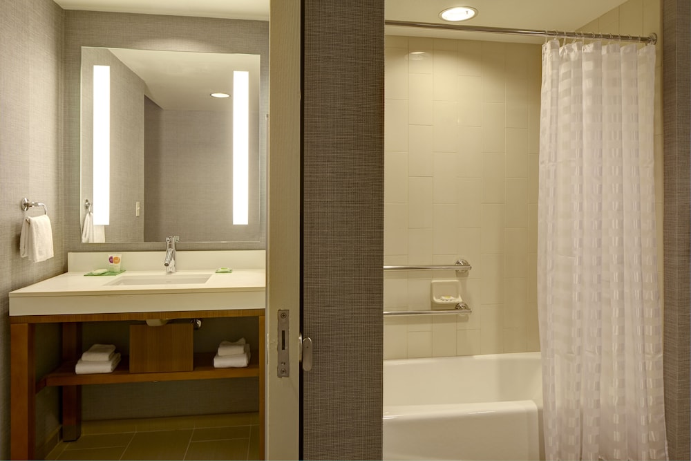 Hyatt Place Saratoga Malta 6/63