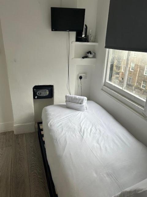 Single room with private bathroom - DE-ACTIVATED