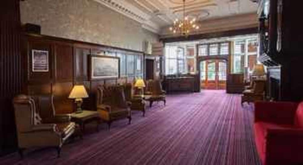 Russ Hill Hotel Gatwick 39/62