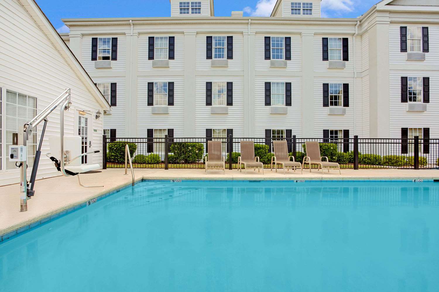 Baymont by Wyndham Pearl 21/24