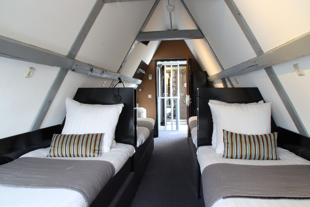 Room, Quadruple, 4 Beds, Attic، Hotel Amsterdam Mansion 2/5
