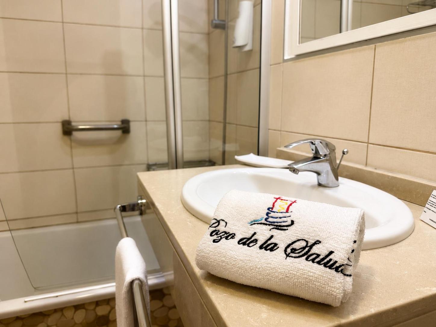 Hotel Balneario Pozo de La Salud 38/39