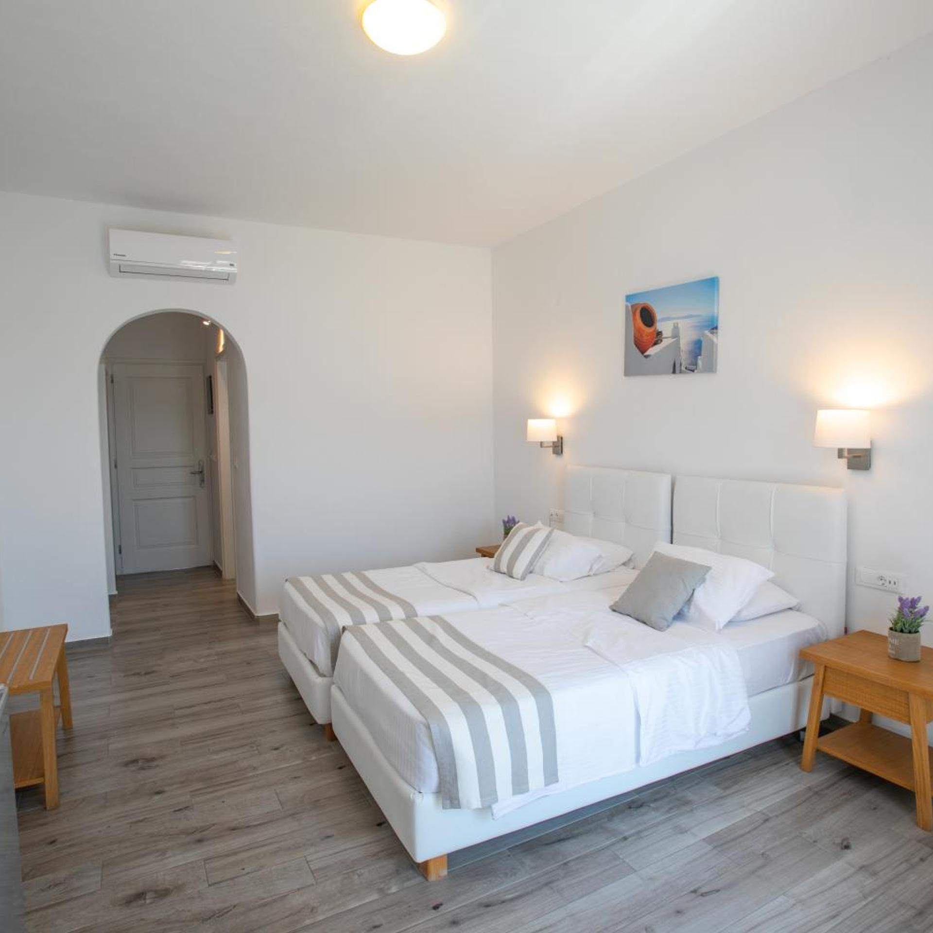 Room, Double or Twin Bed, Lateral Side Sea View