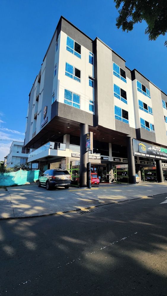 Hotel BE Suites Cali 43/50
