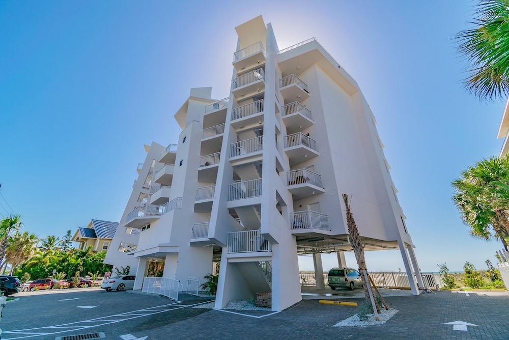 Provident Oceana Beachfront Suites 70/77