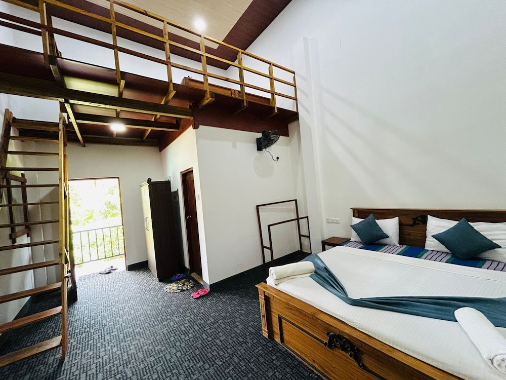 4 BEDROOMS, FAMILY