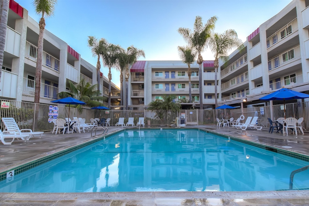 Motel6 Anaheim, CA - Maingate 8/58