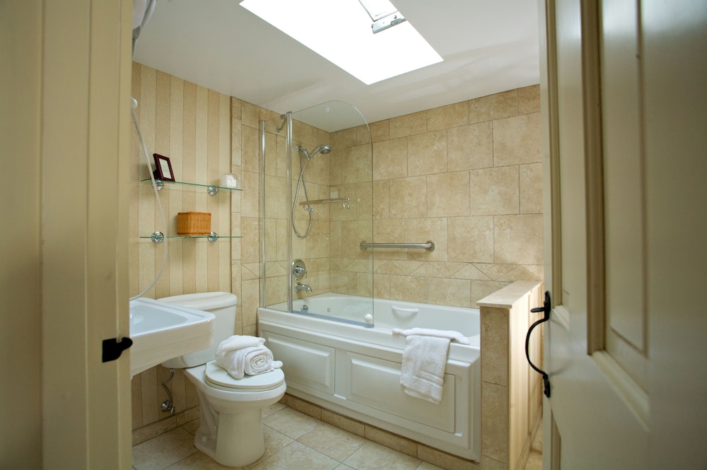 Brass Key Guesthouse - Adults Only 63/67