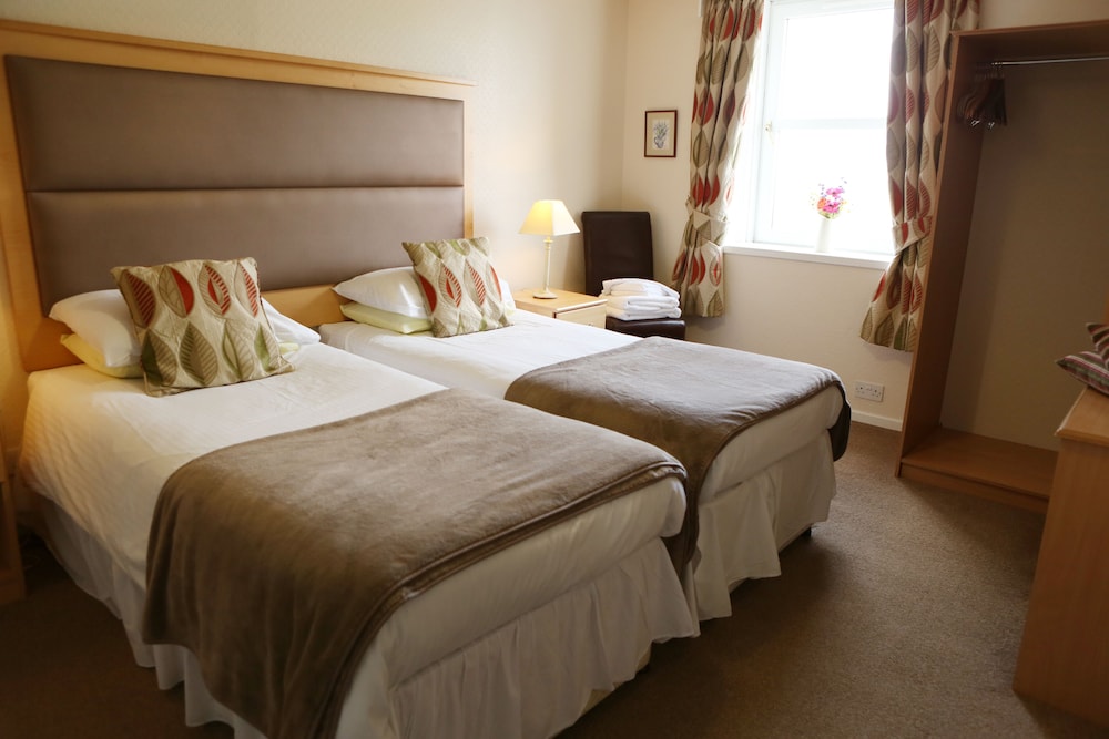 Station Hotel Portsoy 12/36