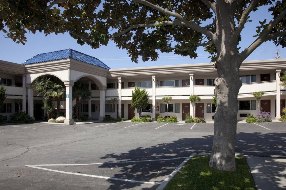 Best Western Plus Black Oak 3/76