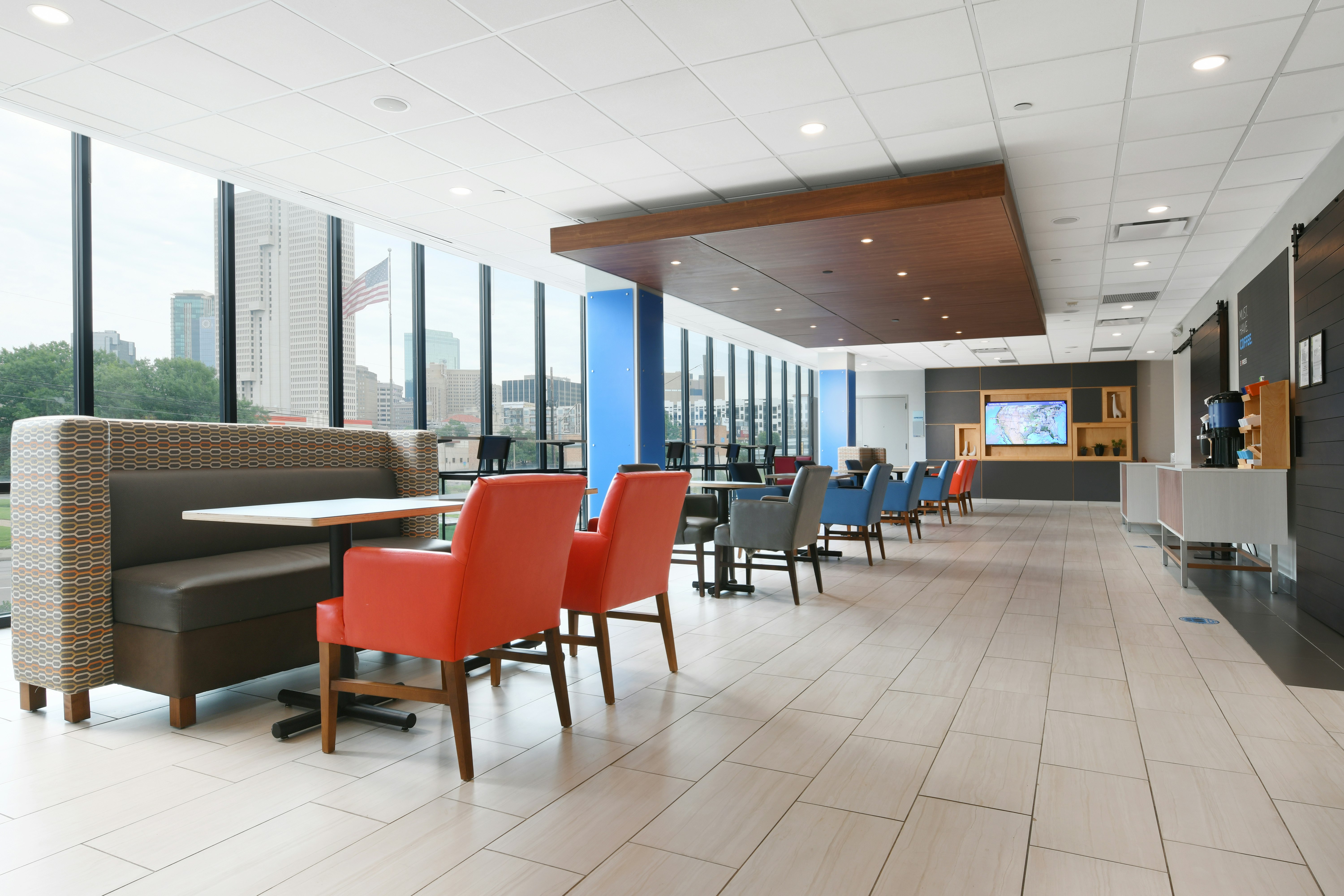 Holiday Inn Express & Suites Downtown Fort Worth 41/55