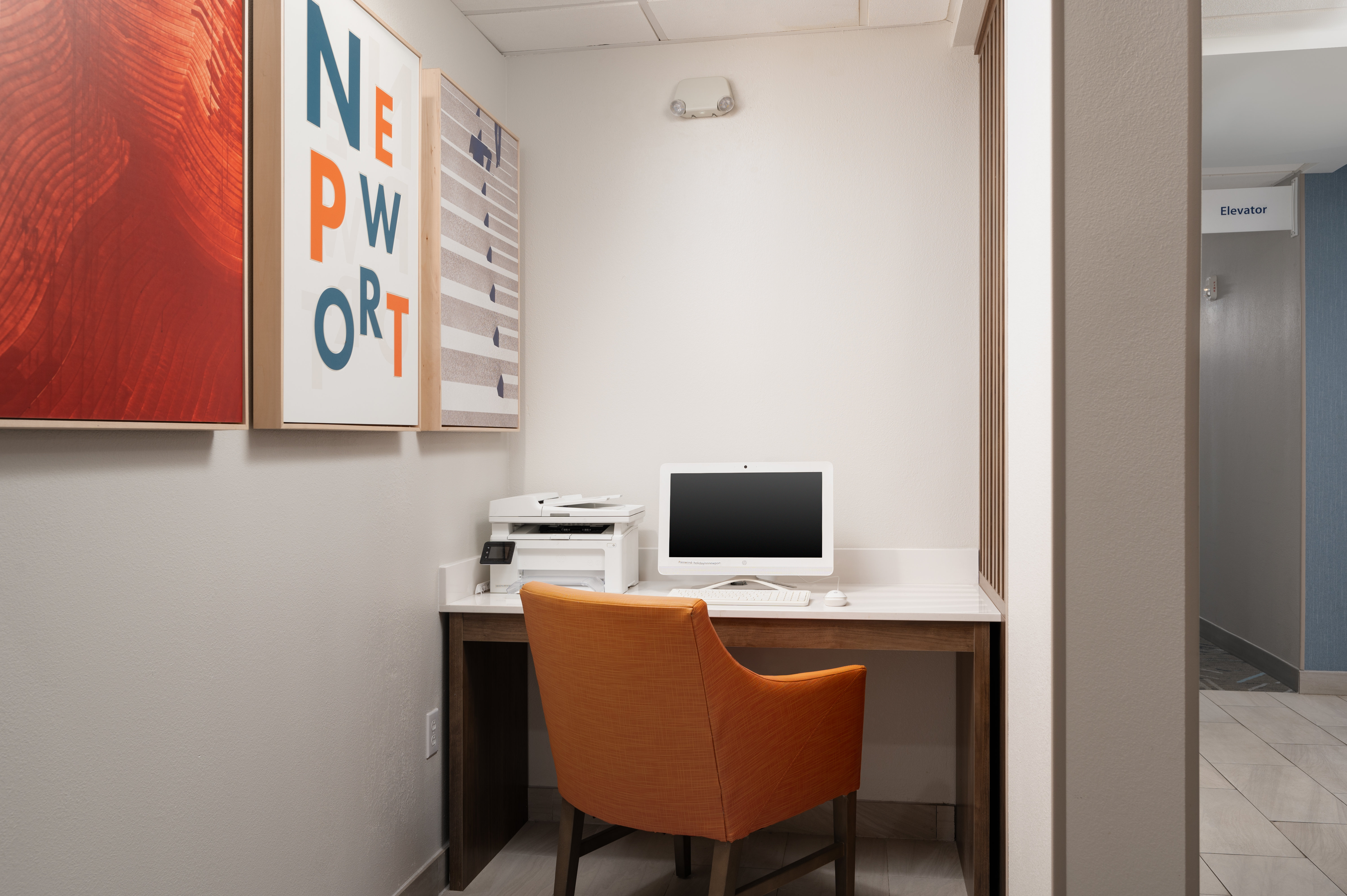 Holiday Inn Express Hotel Suites Newport South 68/79